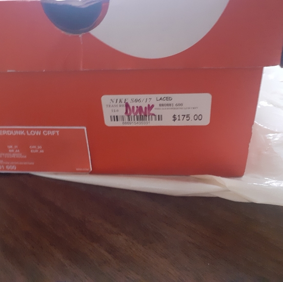 Nike Hyperdunk Shoe - Picture 2 of 9